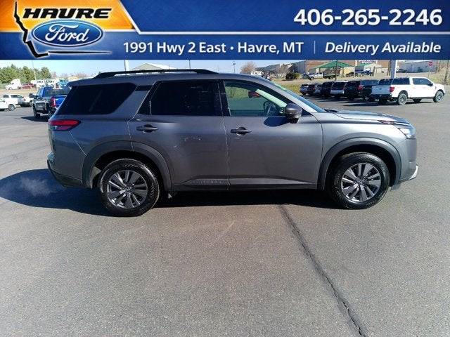 2025 Nissan Pathfinder SV